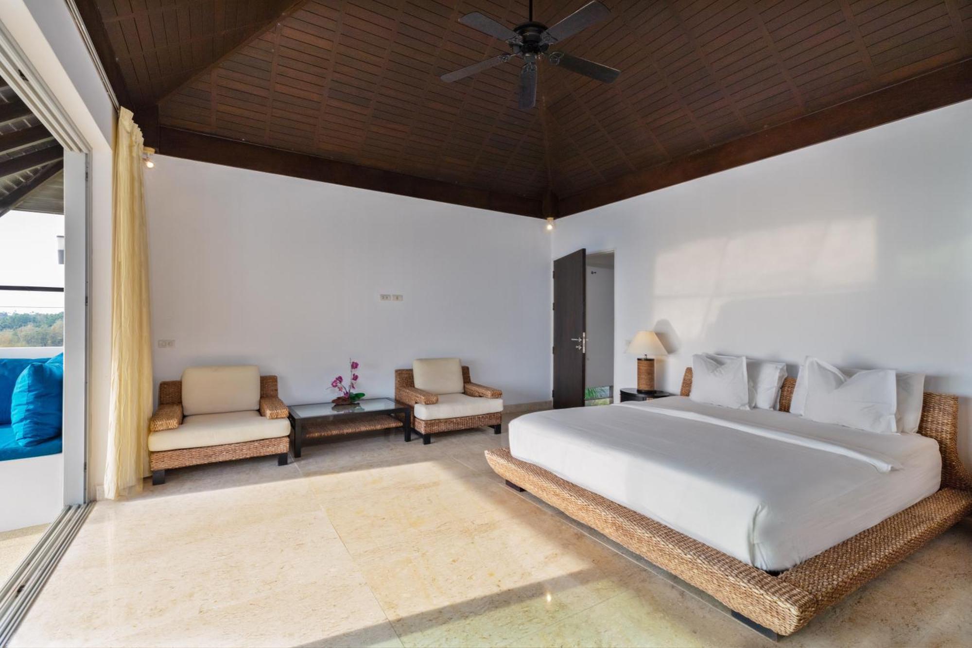 Surin Heights Villa Room photo